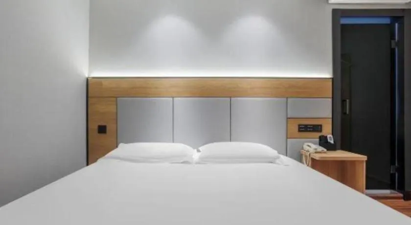 Greentree Inn Shanghai Hongqiao Hub Convention Center Jinghua Road Shell Hotel