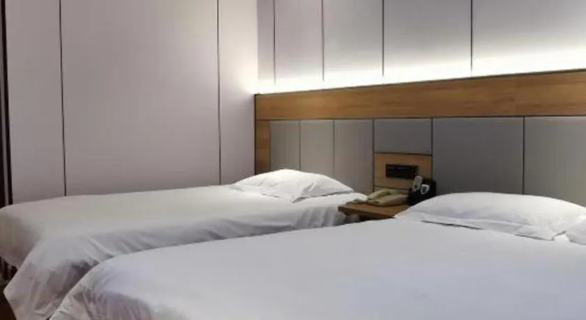 Greentree Inn Shanghai Hongqiao Hub Convention Center Jinghua Road Shell Hotel 3*,